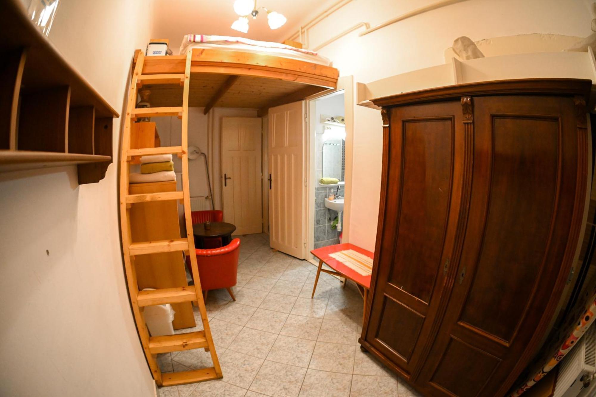 Downtown Cozy Private Studio For 1-2 People